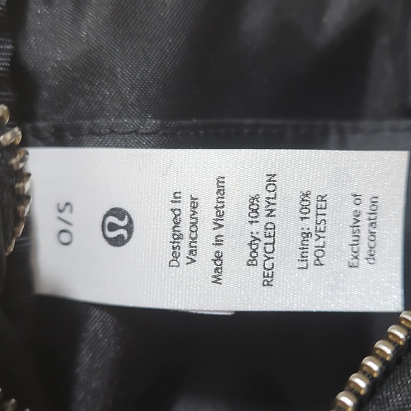 Lululemon crossbody camera bag in black - Picture 11 of 15